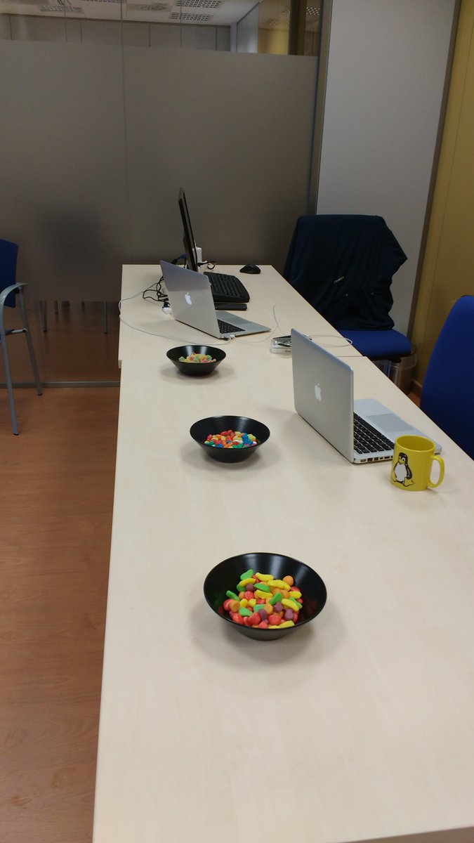 tiagoameller's tweet photo. Jelly beans, Linux and Mac. #menorca #centrebit inauguration https://t.co/7R9csaxdna