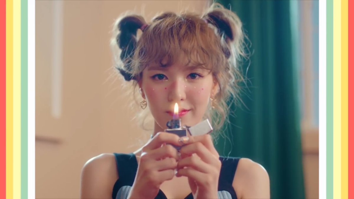 BLACKVELVET_TH's tweet photo. พี่จะสอนให้วานรู้ว่าคนจริงเค้าไม่ใช้ไฟแช็ค 🕯#RedVelvet #RussianRoulette #ROOKIE https://t.co/ZkC4e4lBEj