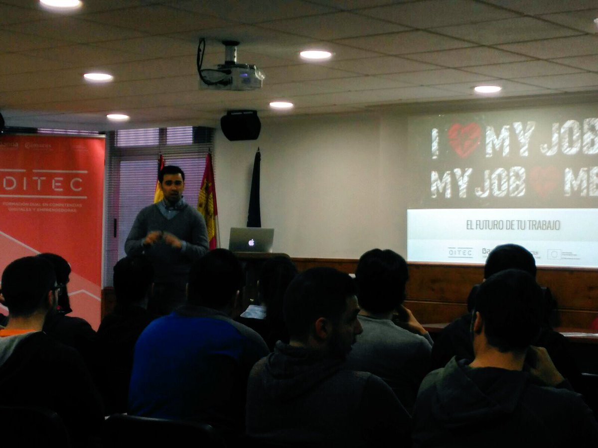 FundacionINCYDE's tweet photo. Comienza nuestra jornada de DITEC con alumnos en Puertollano @Bankia @opinno #DitecFPDual https://t.co/Yt83vpGBDP