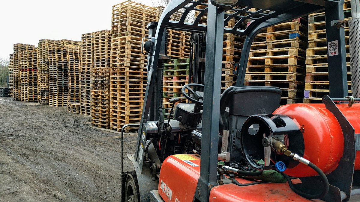 ProctorAndy's tweet photo. Called in on a business right by the #A14 Risby on my way back from #Newmarket. #Pallets company growing the business. #UsedPallets https://t.co/2rU0xB8iIK