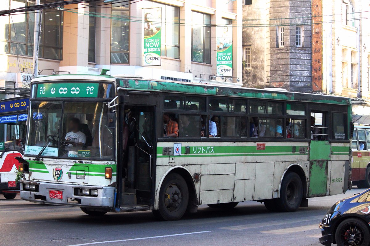YGN 2C-8207 (元大阪市交通局 86‐2925) ヤンゴンで勢力を拡大している