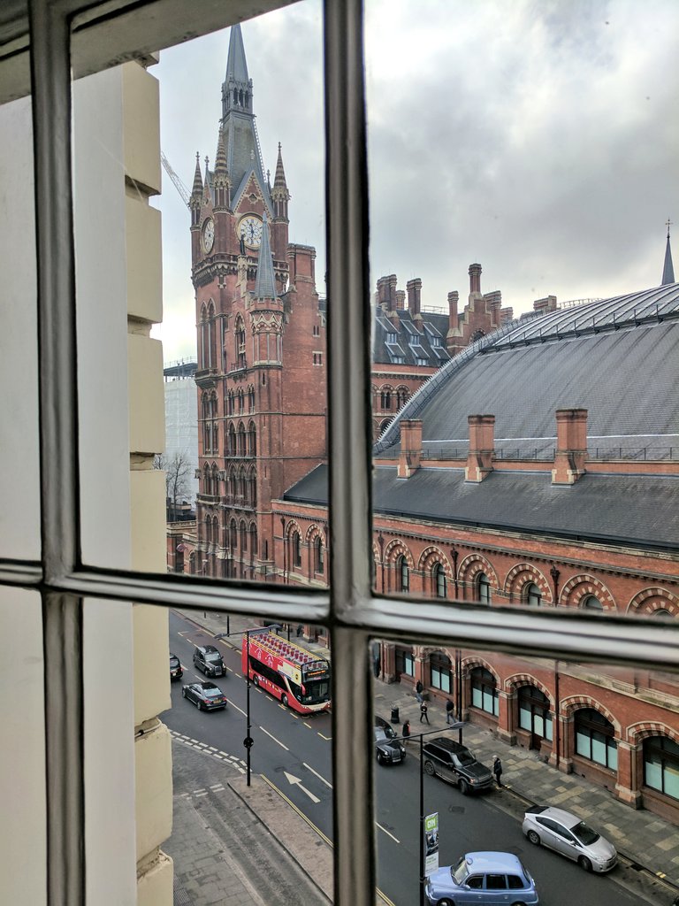 nicolewyn's tweet photo. Good morning London! https://t.co/Cilu3Bi3MT