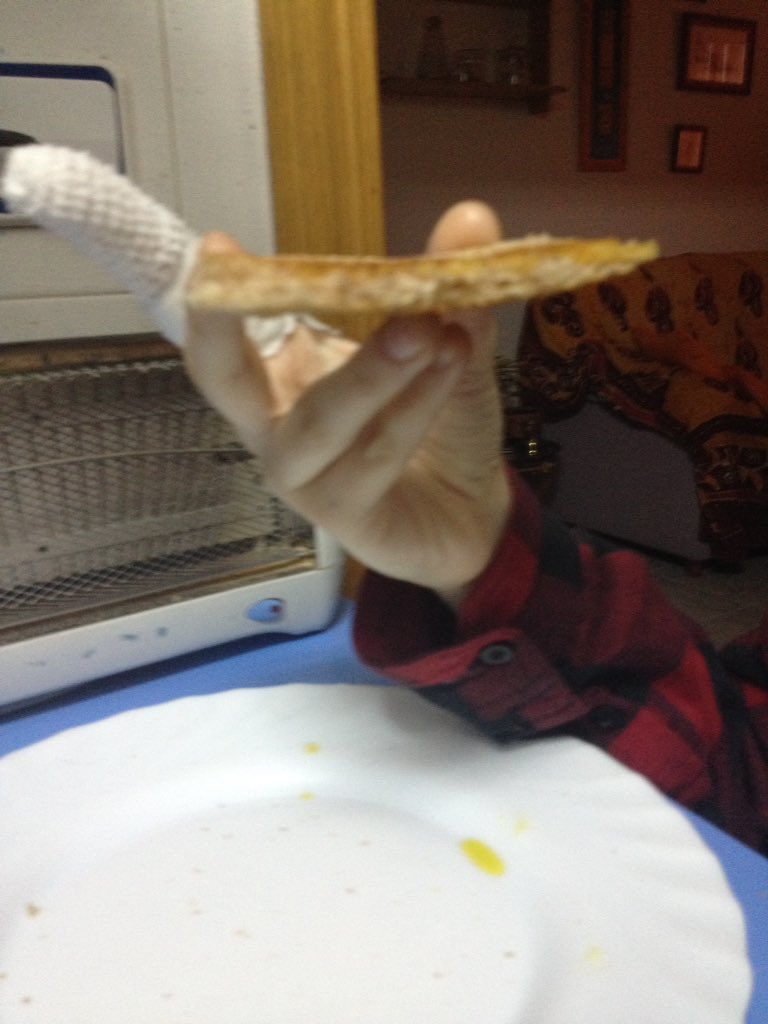 ebsdaigual's tweet photo. #4fingerdiscount #toasttofreedom https://t.co/qCEzhjy6Rc
