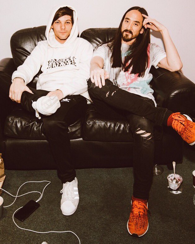 steveaoki's tweet photo. #couchlife https://t.co/NfkbLSNYxn