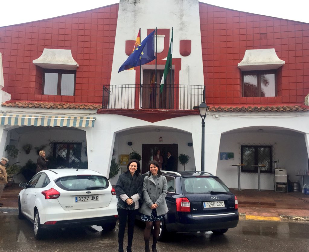 rafi_crespin's tweet photo. Grata noticia , la alcaldesa de #algallarin me indica q es la 1 vez que una delegada del Gobierno visita la localidad : TODOS contamos https://t.co/tRoATBpxTb