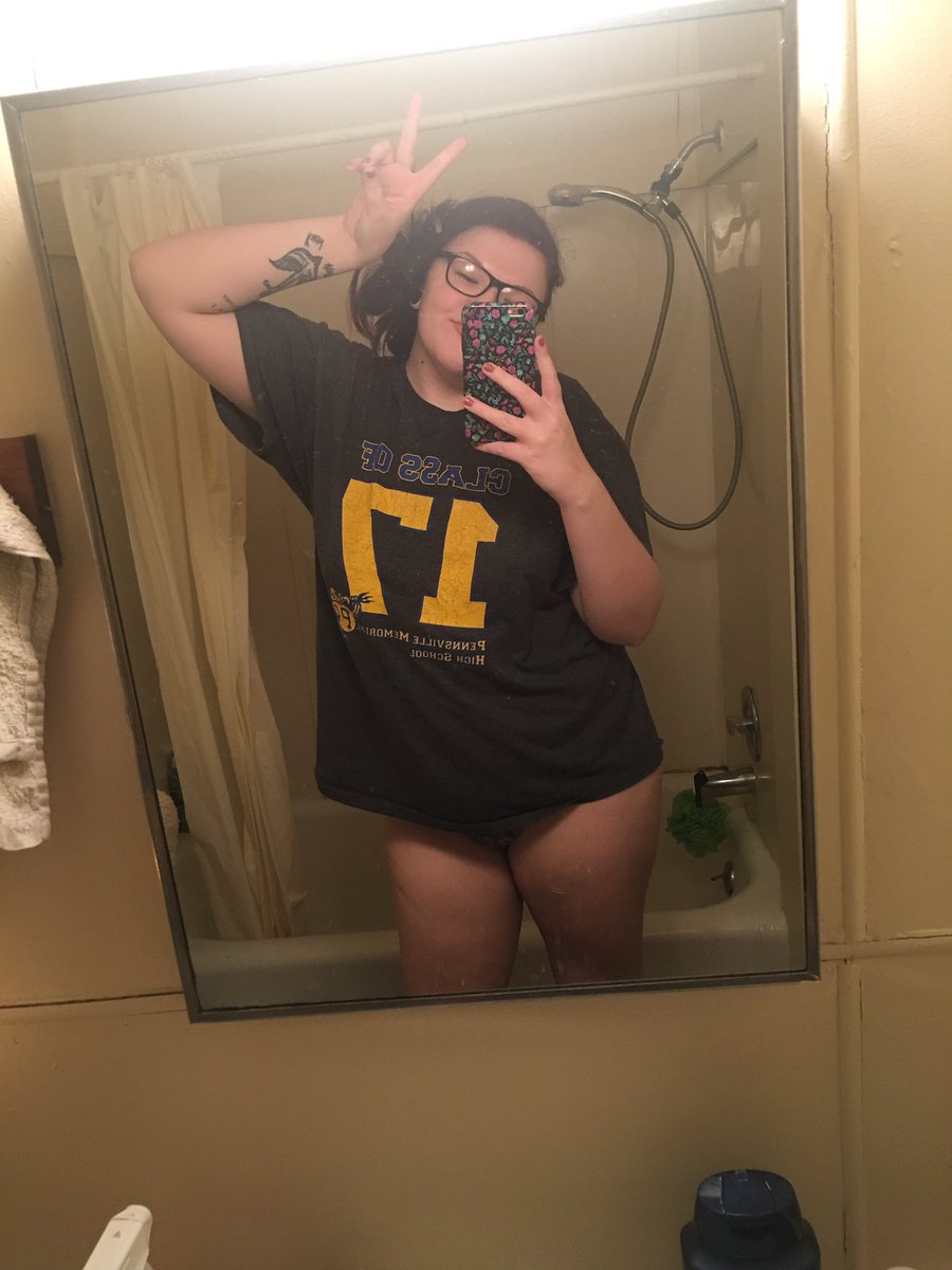 coripetersen98's tweet photo. I'm here. I'm pantless. I'm sleepy AND IM CONFIDENT! #bodpos https://t.co/OF27PrjLwm