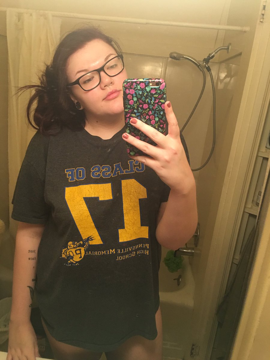 coripetersen98's tweet photo. I'm here. I'm pantless. I'm sleepy AND IM CONFIDENT! #bodpos https://t.co/OF27PrjLwm