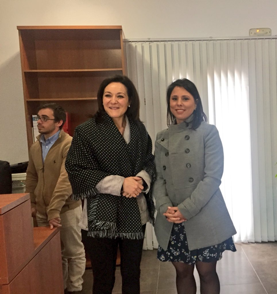 rafi_crespin's tweet photo. Grata noticia , la alcaldesa de #algallarin me indica q es la 1 vez que una delegada del Gobierno visita la localidad : TODOS contamos https://t.co/tRoATBpxTb