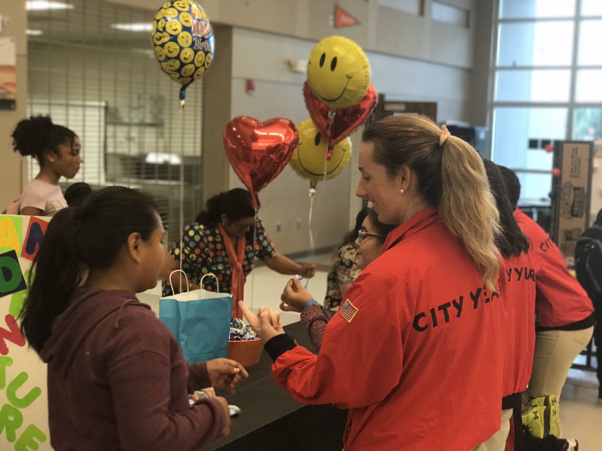 WalkerMS_OCPS's tweet photo. Thank you @CityYearWalker for your support during Literacy Night. #redjacketsrock #makebetterhappen #CLW2017 #VikingsRead @CityYearOrlando https://t.co/xHrHFzLDKF