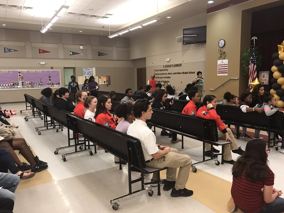 WalkerMS_OCPS's tweet photo. Thank you @CityYearWalker for your support during Literacy Night. #redjacketsrock #makebetterhappen #CLW2017 #VikingsRead @CityYearOrlando https://t.co/xHrHFzLDKF