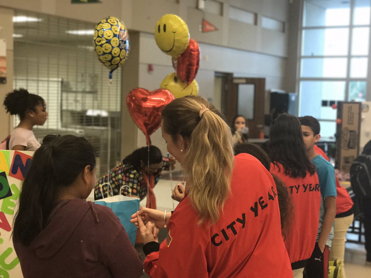 WalkerMS_OCPS's tweet photo. Thank you @CityYearWalker for your support during Literacy Night. #redjacketsrock #makebetterhappen #CLW2017 #VikingsRead @CityYearOrlando https://t.co/xHrHFzLDKF
