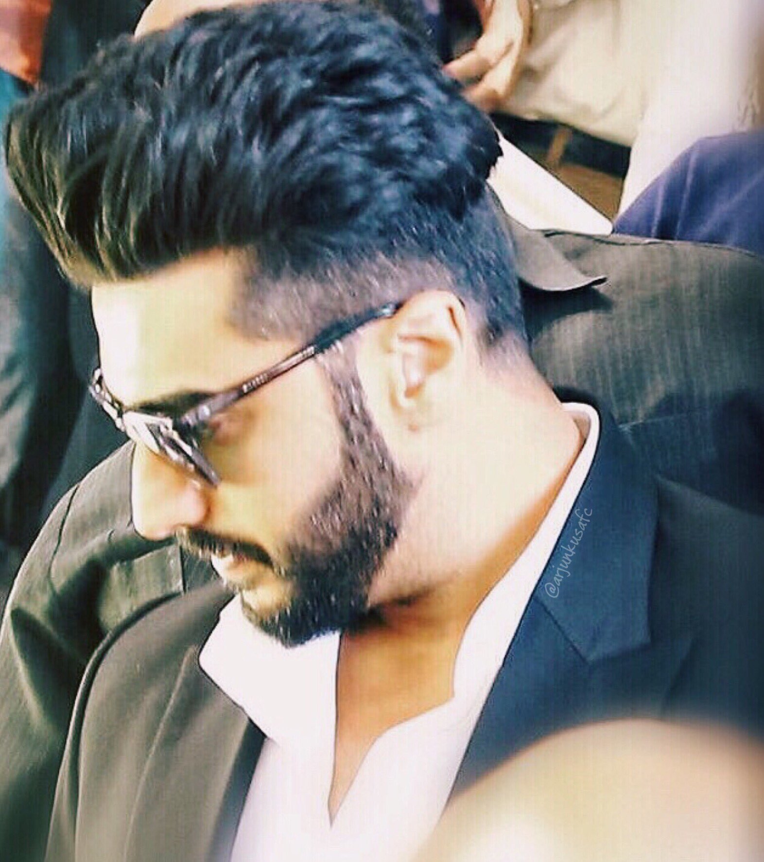 Arjun Kapoor FC USA on X: [NEW PIC] Baba has some serious hair & beard  goals! 🔥🙌🏼😍 @arjunk26 #JaiHindMenswear #Pune t.coiPnbd1O6wX   X