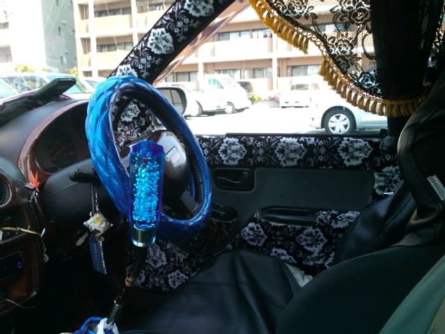 真宮丸 京都 私が以前に痛車やってたときの画像が出てきました 内装も軽 バンとやってました 今から思えばよく痛車してたなって思います まだ若かったんです 今は恥ずかしいです 今はやっぱりデコトラです