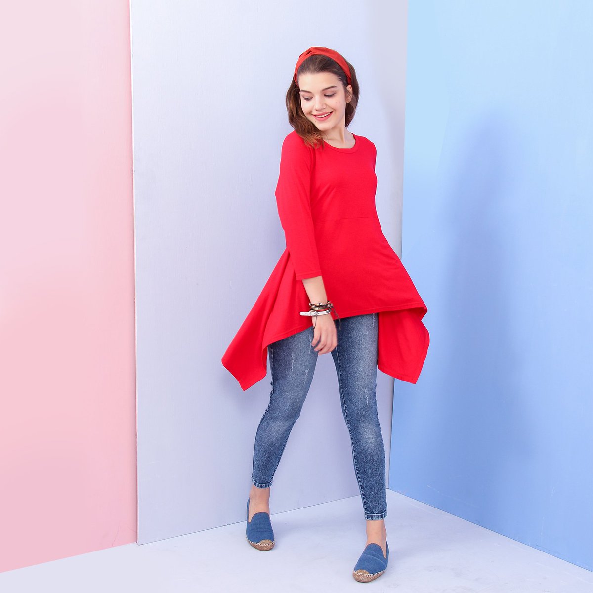GraphisID's tweet photo. Blouse dengan detail flair ini cocok untuk kamu yang mau tampil beda hari ini.
Dapatkan dengan mengunjungi stores kami ya! https://t.co/EUu8zUShvq