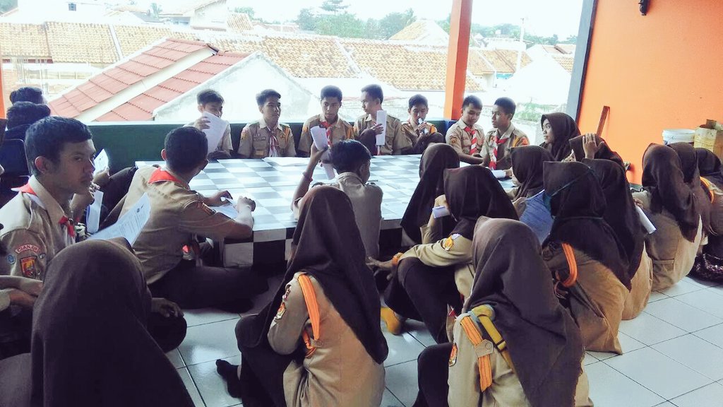 ArbaInay's tweet photo. Mari berdiskusi satukan tujuan π
#Soekarno #Fatmawati #GerakanPramuka #scoutforus #pramukaupdate #jabarkahiji #cianjurjago @kwarnas https://t.co/11LKY0yOOr