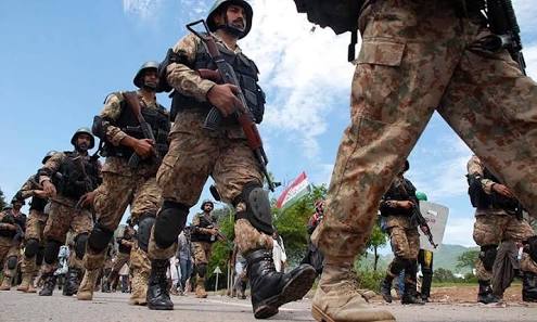 Shuwarmaa's tweet photo. Lets salute our brave forces who are making it happen ✌ #PakistanDefeatsTerrorism https://t.co/nyu5Si6iQt