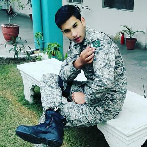 Shuwarmaa's tweet photo. #PakistanDefeatsTerrorism cause we have soldiers who are always willing to die for #Pakistan https://t.co/piYCkH2l6k