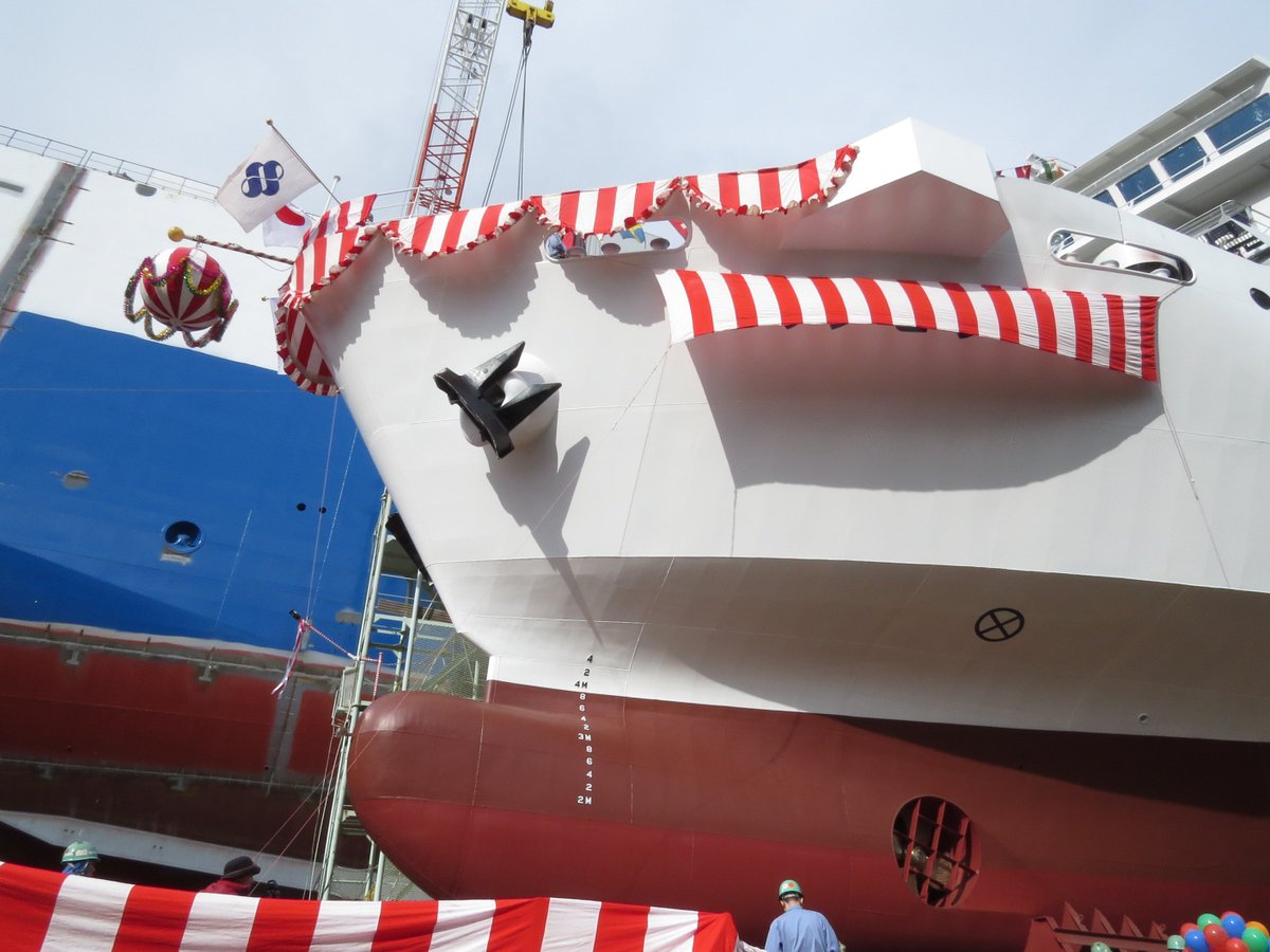 ころりん 進水式の時 支え綱を切ったら パカーンと割れるシャンパンの瓶 内海造船瀬戸田工場 ハートランドフェリー カランセ奥尻