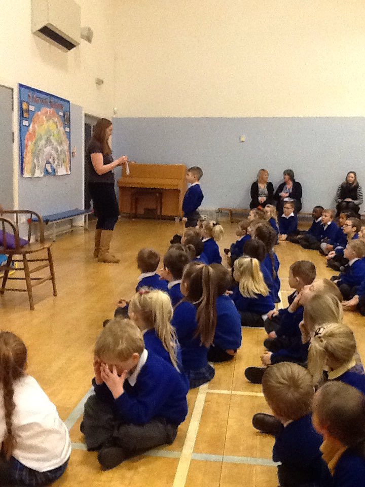 CanonReception's tweet photo. Mini mention to Finley for his super independent letter writing to the gingerbread man #eyfs #boyscanwrite https://t.co/UHBfxipIJF