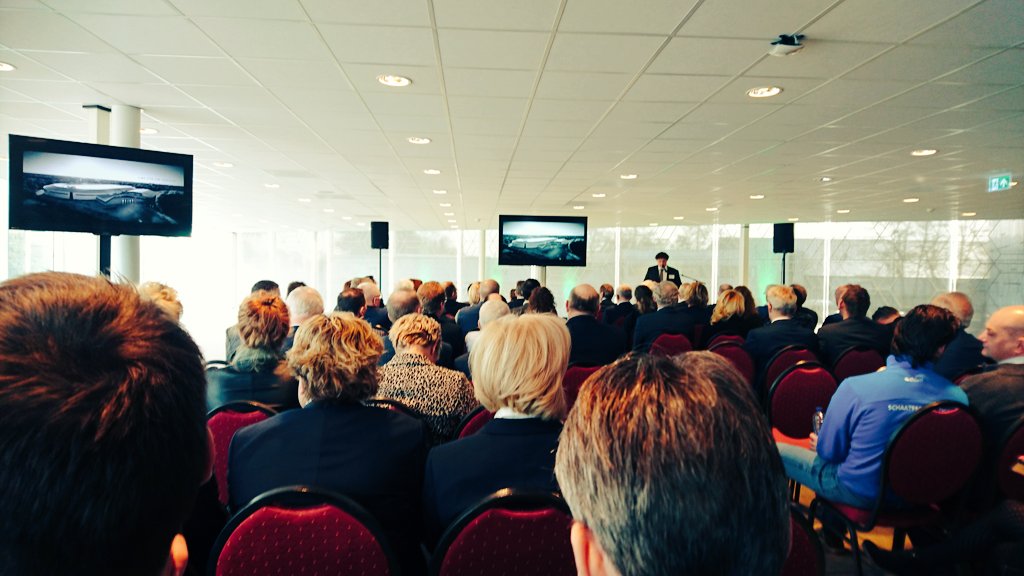 Start opening <a href="/Thialf/">Thialf</a>, mooie lezingen over o.a. #10vanThialf <a href="/EelkeLok/">Eelke Lok</a> en nieuwbouw #Thialf <a href="/KlaasKielstra/">Klaas Kielstra</a>