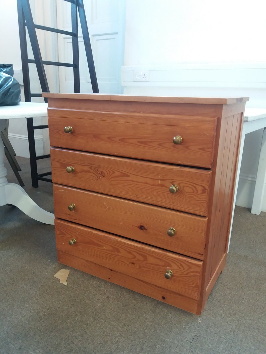GBGallery's tweet photo. #FREE to whoever can collect. In good working order, though cosmetic scratches/wear and tear on the wooden panel of the top. https://t.co/zweJbQsq4l