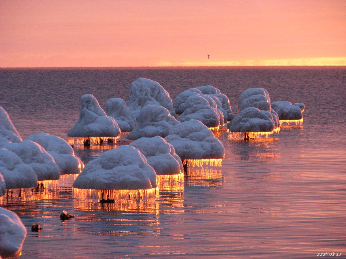 kolkas_rags's tweet image. Mākoņi virs jūras Kolkā.. B.Šuvcānes foto