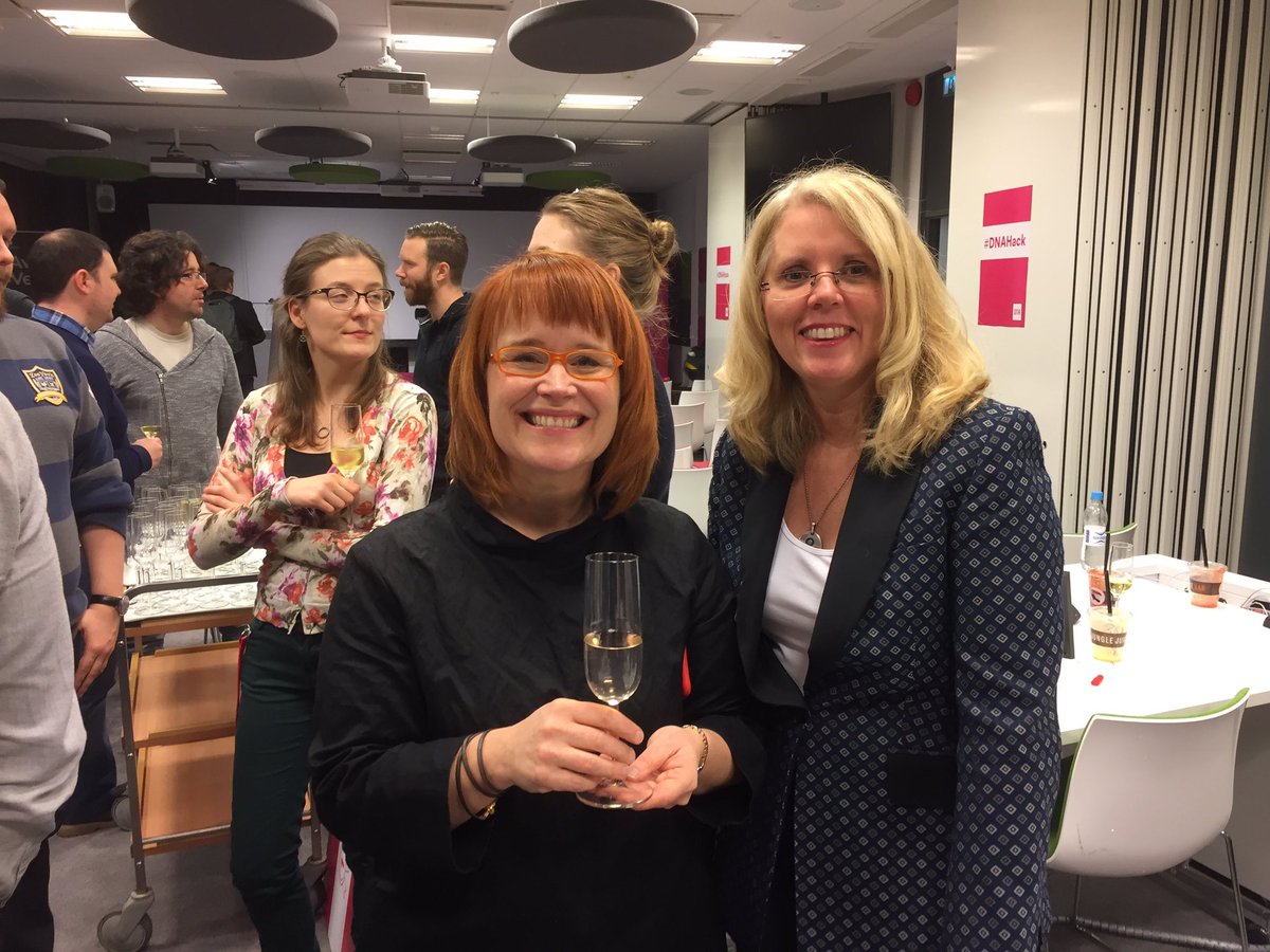 kimmokivirauma's tweet photo. Skål! @dkivirauma @kati_sulin #DNAHack https://t.co/2oCrNO6uzB