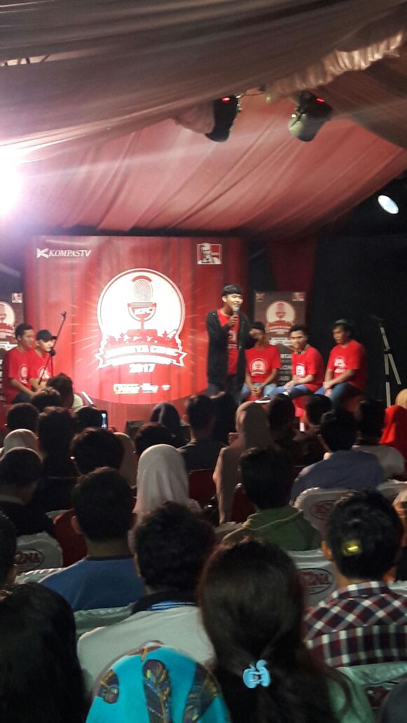 JagonyaComic's tweet image. Battle sudah dimulai nih. Kira-kira siapa yg menang ya @StandUp_Crbn @Standup_brebes @KFCINDONESIA #KFCJagonyaComicCRB