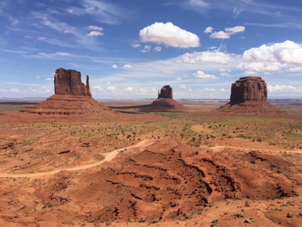 ExpediaThis's tweet photo. @VanessaGUERRIER Nous l'avons trouvé! Monument Valley https://t.co/dXkWTAZDQu #Oljato-MonumentValley #UnitedStates https://t.co/FCy1TGN20n
