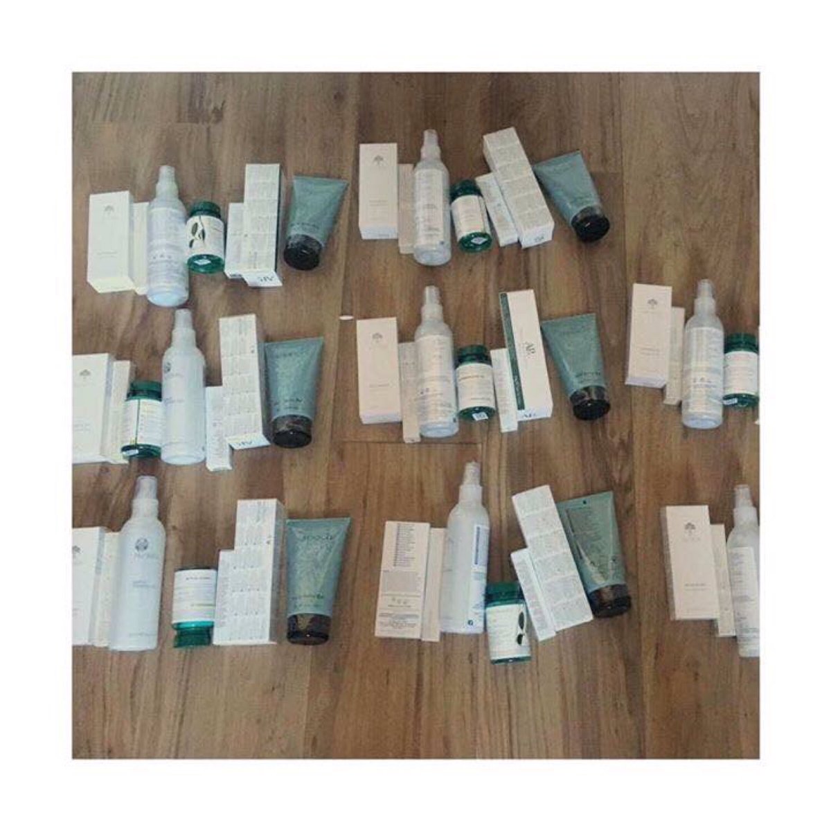 LuloBeauty's tweet photo. We have 8 of our top selling beauty boxes available at a exclusive 40% discount.  Dm for more info or to order ❤️ @Cheshire_zest https://t.co/IZ4wAP9bIV