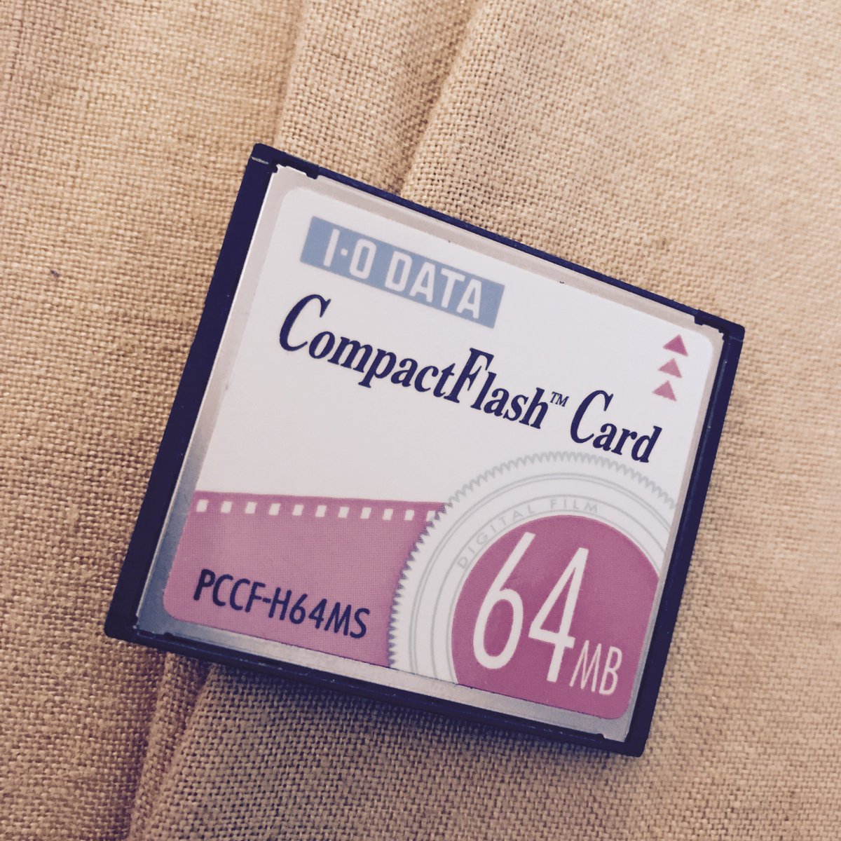 Laurie_Rose's tweet photo. Found my first ever CF card. Pretty sure this cost about £120 at the time #64mb https://t.co/fVA9R811I5