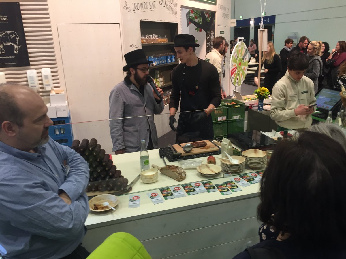biocompany's tweet photo. Jetzt an unserem Stand live kochen mit Johnny and the Foods und dem @wurstsack schaut vorbei, probiert und stellt eure Fragen! #BioIGW17 https://t.co/BOzYtWqa97