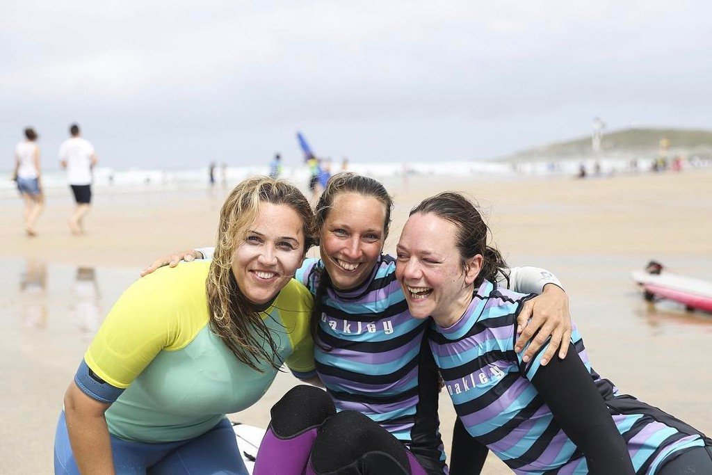 surfsistas's tweet photo. Gwen, Elvira & Paula with some post surf lesson stoke! #surfsistas #surfweekend #cornwall… https://t.co/qQLXHcRFzd https://t.co/axS0uV8uLP