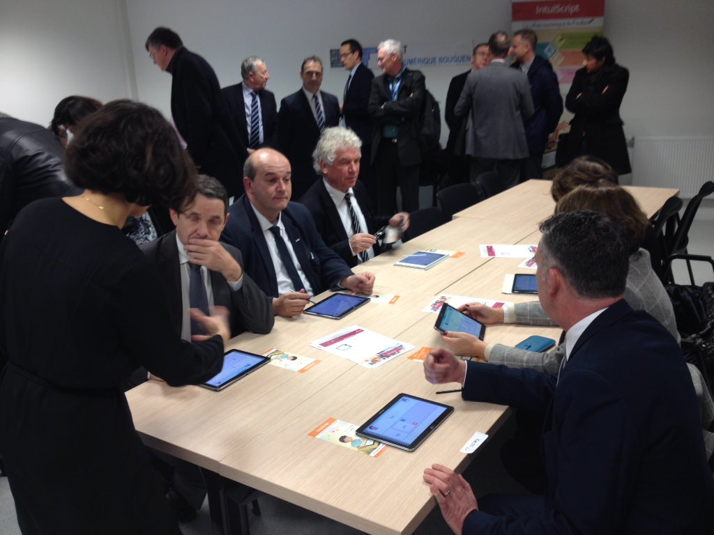 DoctoratBZH's tweet photo. @mandonthierry teste la tablette #Intuiscript #campusnum https://t.co/1gVbjVWUvF