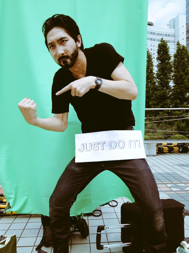 鰐軍壮 Just Do It でお馴染みに映画俳優 シャイア ラブーフが逮捕されてしまったと聞いてショックを隠せない私です 今年こそ身体を鍛えて完全なコスプレやろうと思ってたのに