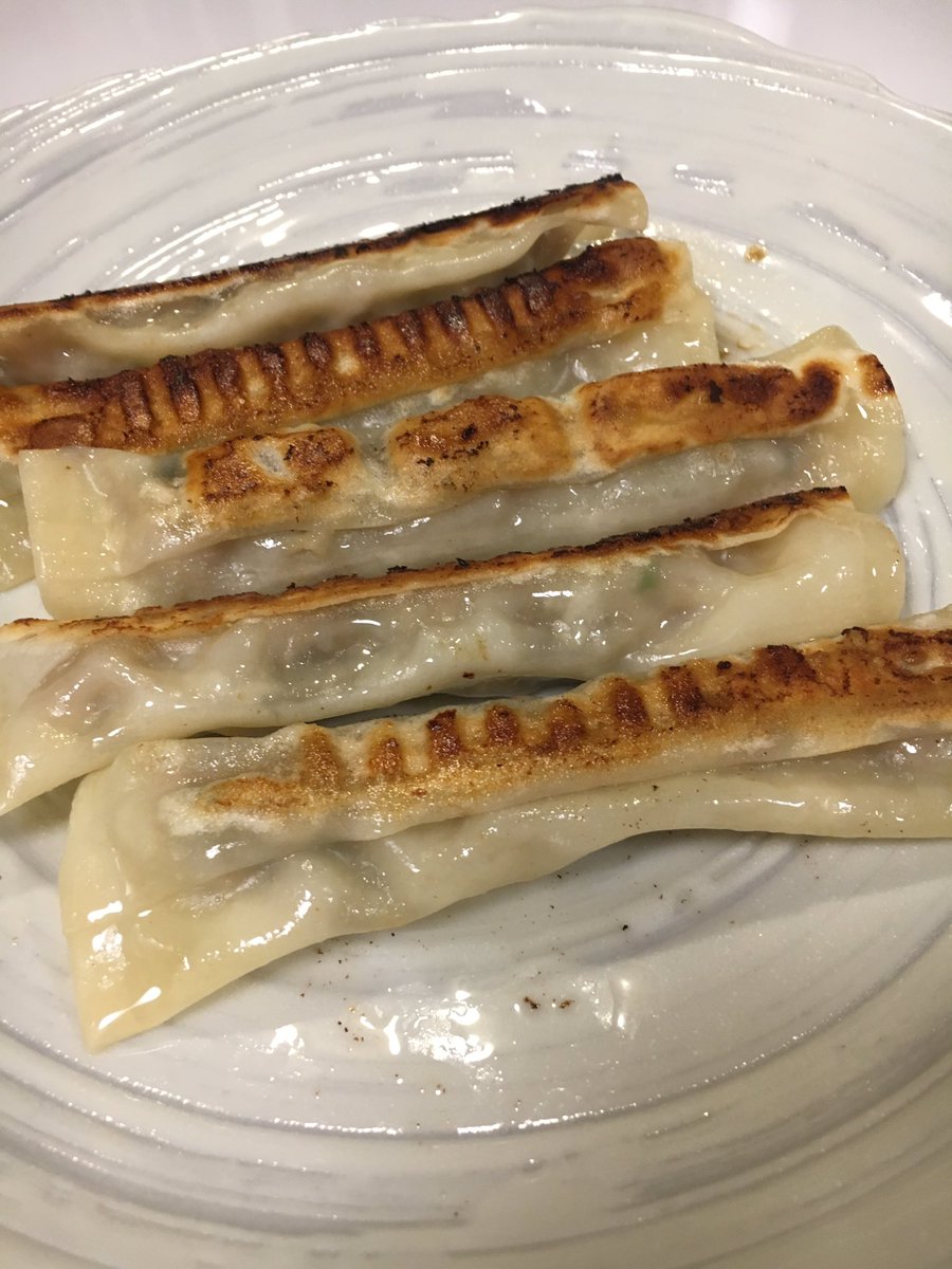 sssssstan's tweet photo. この餃子、爆発するかもしれないから気を付けていただきます https://t.co/6tsAb70LIY