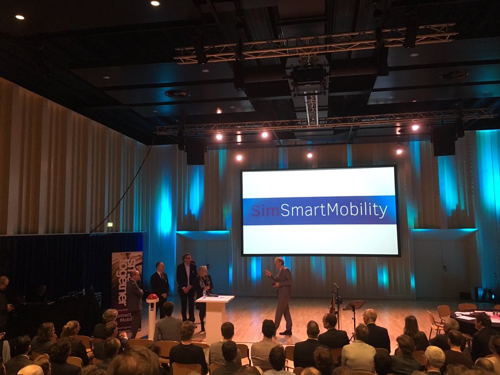 michele_vlug's tweet photo. #smarttogether: start SimSmartMobility. Gaming en verkeerskunde komen samen. @Brabant is van de partij #smartwayz.nl #innovatiecentrale. https://t.co/CiTIxVRlWO