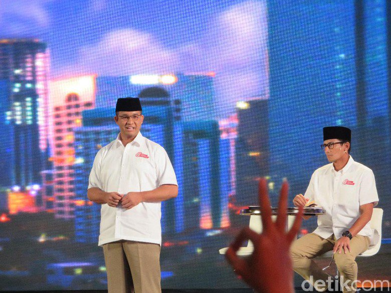 detikcom's tweet photo. Anies: Sekarang Tak Cukup Good Goverment, Tapi Open Goverment https://t.co/YqobkA1cJu #DebatPilgubDKI https://t.co/VmiMfyNtF4