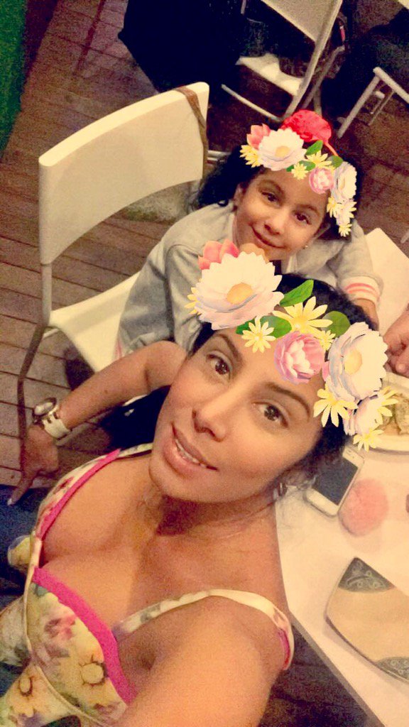 yannua's tweet photo. 🙏🏻❤️😘Gracias dios x casa dia al lado de mi motor citó de vida q Es mi mundo mi hija bella ❤️😘😘 https://t.co/lcXkSNCl9m
