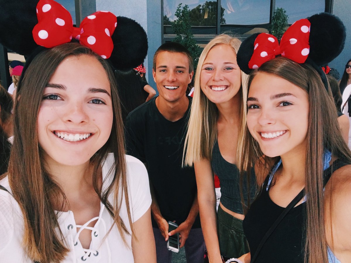 meganstitz's tweet photo. HAPPY BIRTHDAY @HaileysTitz 🎉❣️hope 2️⃣0️⃣ treats you well, love you so much💜 https://t.co/G4JSVwlqjP