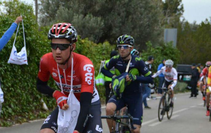 Movistar_Team's tweet photo. #ChallengeMallorca Paso por el avituallamiento:

- G1 con Andrey, Héctor, Arcas, Bala;
- G2 a 25”, con Nairo, Pedrero;
- G3 con Bico, Dayer. https://t.co/i1ArCFDFIh
