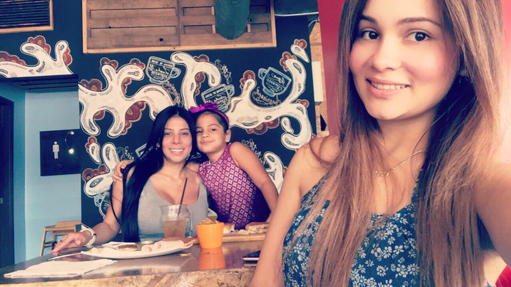 yannua's tweet photo. Lo más lindo es estar con los hijos q nos dan la razón de vida gracias señor x tanto amor de mis niñas las Amo 👸🏻❤️😘 https://t.co/pwIezPDgkm