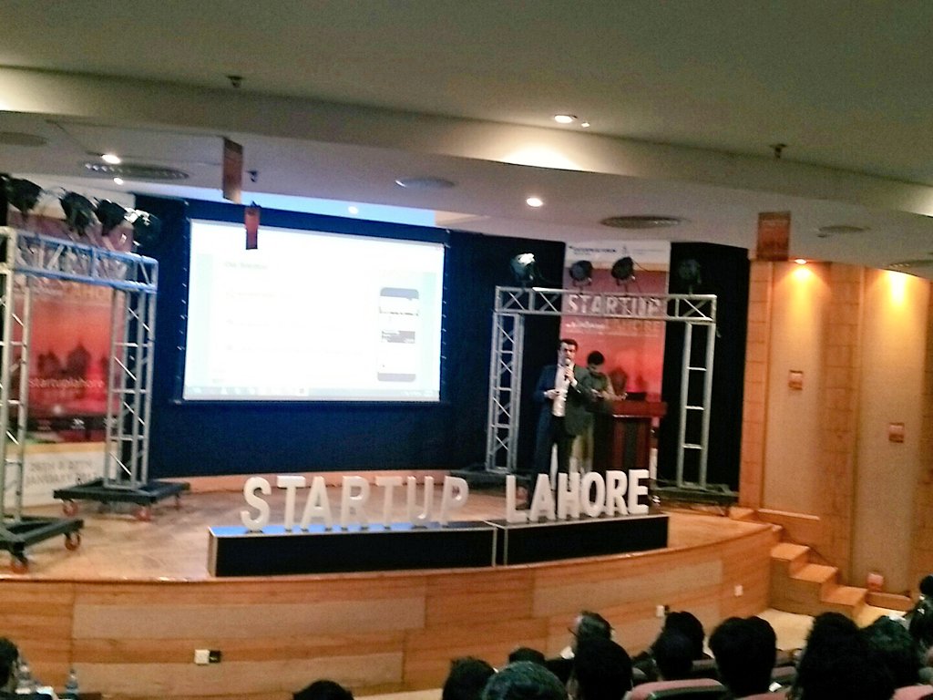 kainatA72's tweet photo. 2nd last presentation by #Stocksfm the social networking of #investment  
#StartupRumble 
#StartupLahore https://t.co/7nHOKdCVye