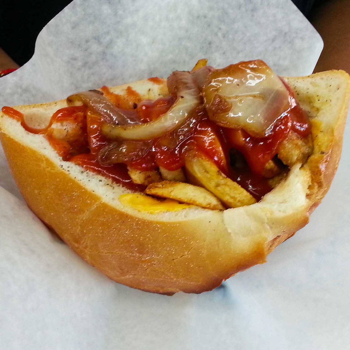 NewarkHappening's tweet photo. Have U been missing out? These dogs R devilishly good + totally #Newark #Travel #Foodie #NYC https://t.co/J8dRU9S6Ib https://t.co/kYgkyaKrwP