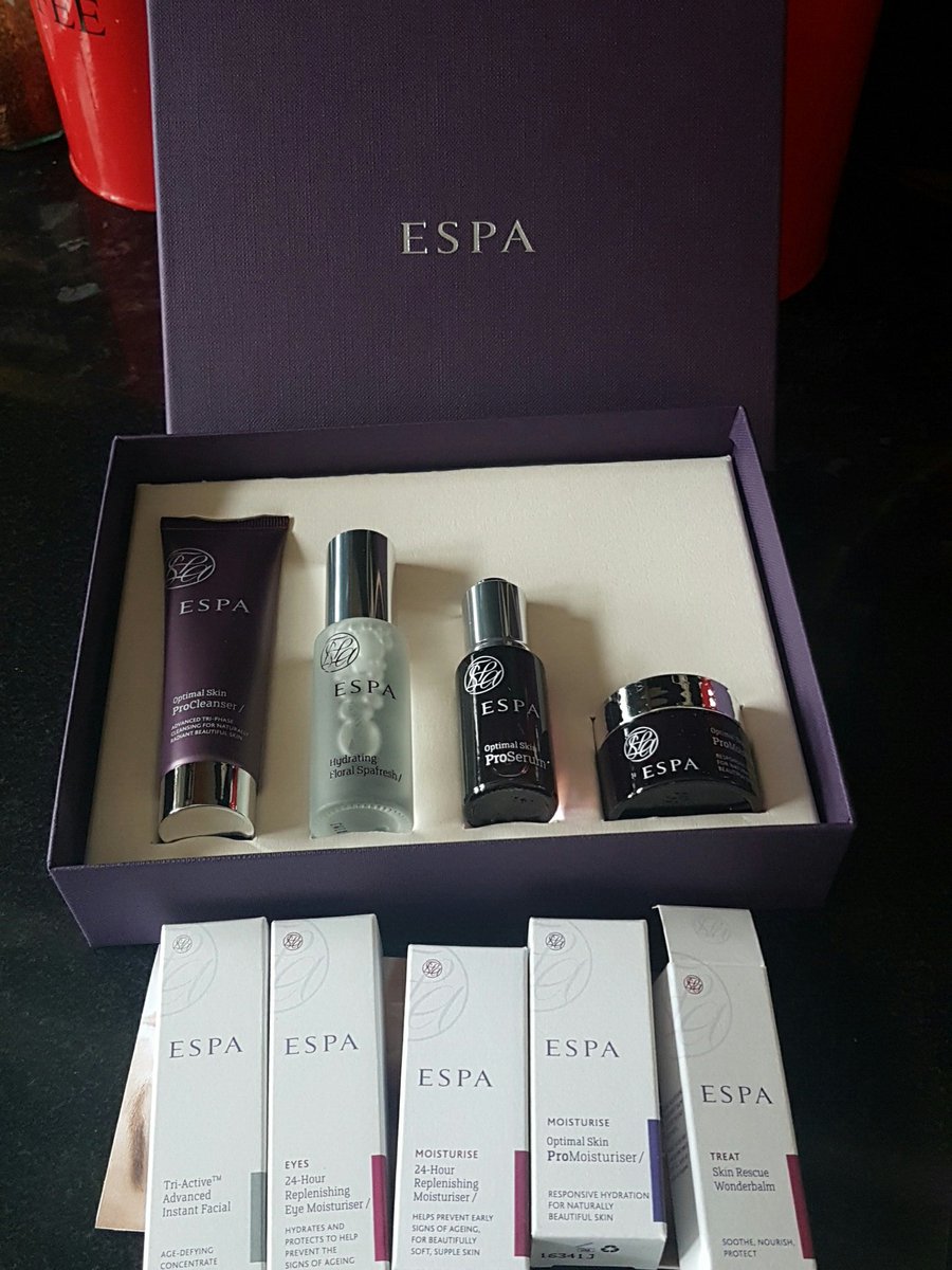 KaeleeTomlinson's tweet photo. Treated myself to some of my favs but in minis to take on holiday @ESPAskincare #OptimalSkin #ProCleanser #ProSerum #BeautifulSkin 😍❤ xxxx https://t.co/DA0D5E85QD