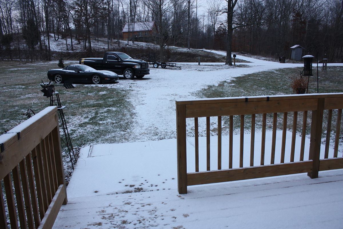 ChristieDutton's tweet photo. Light coating of snow in #BrownstownIN. Light snow expected for another 3 more hours. #wave3news #inwx #wave3snow https://t.co/V1UsHWYMZk