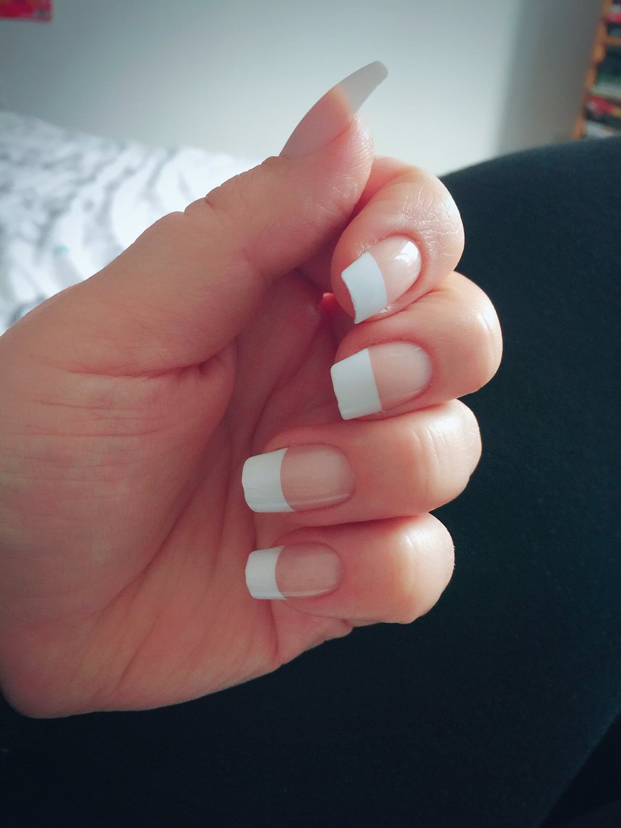 xMamaStuffx's tweet image. Love my pretty nails now but can't text for shit 😂 #FridayFeeling
