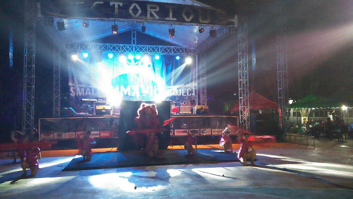 JOMBLO CREW ON STAGE!! makin malam makin seru!! Ayo buruan datang ke HUT SMALA VICTORIOUS htm only 30k #SmalaVictorious