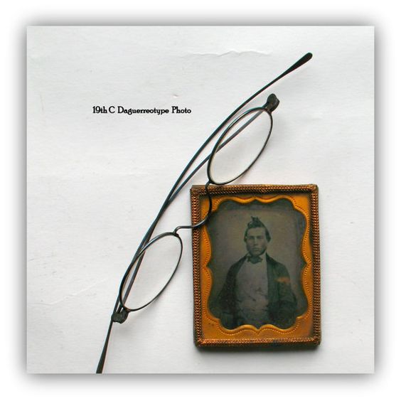 PowellBettyJ's tweet photo. Do you love tiny things?https://t.co/qwSyqQeXhY
#vintage #miniatures #tiny #dolls #books #teamvam #Pinterest https://t.co/1Y3IqGdugn