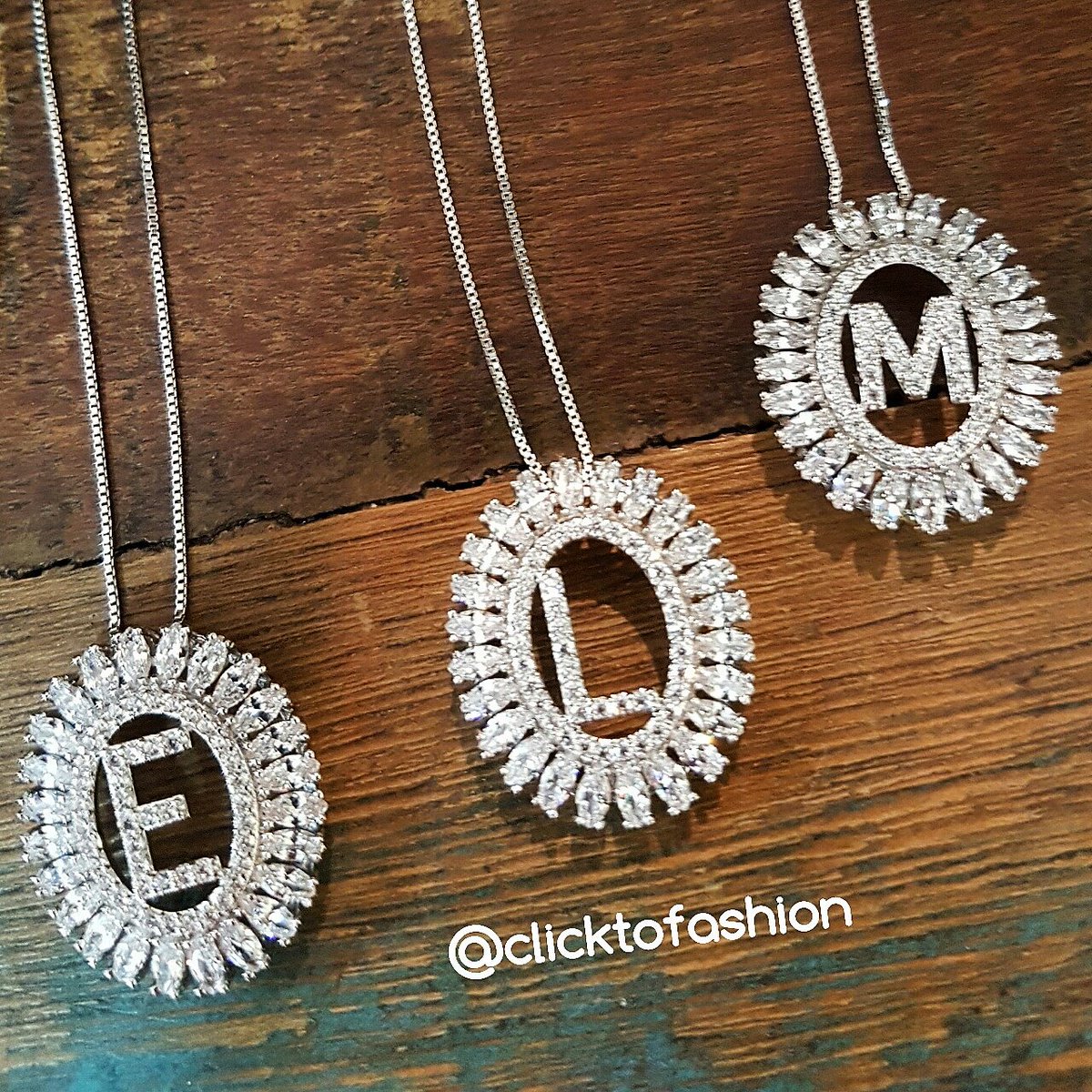 Click2fashion1's tweet photo. Colares de letras disponíveis a R$ 150 cada no #clicksale!! #colar #colares #colardeinicial #colardeinicialdonome https://t.co/DnmnBmvGmw